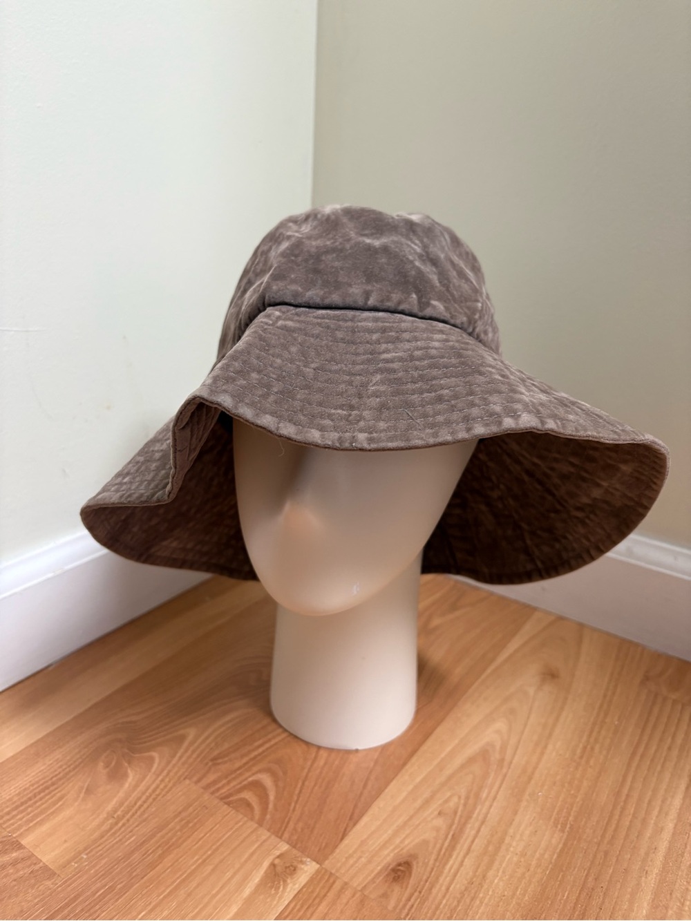 Vintage Bernard Women's Wide-Brim Bucket Hat Made in Italy - Picture 2 of 5